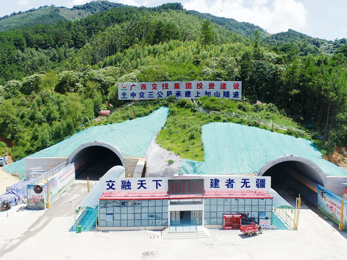 廣西巴田高速上加山隧道